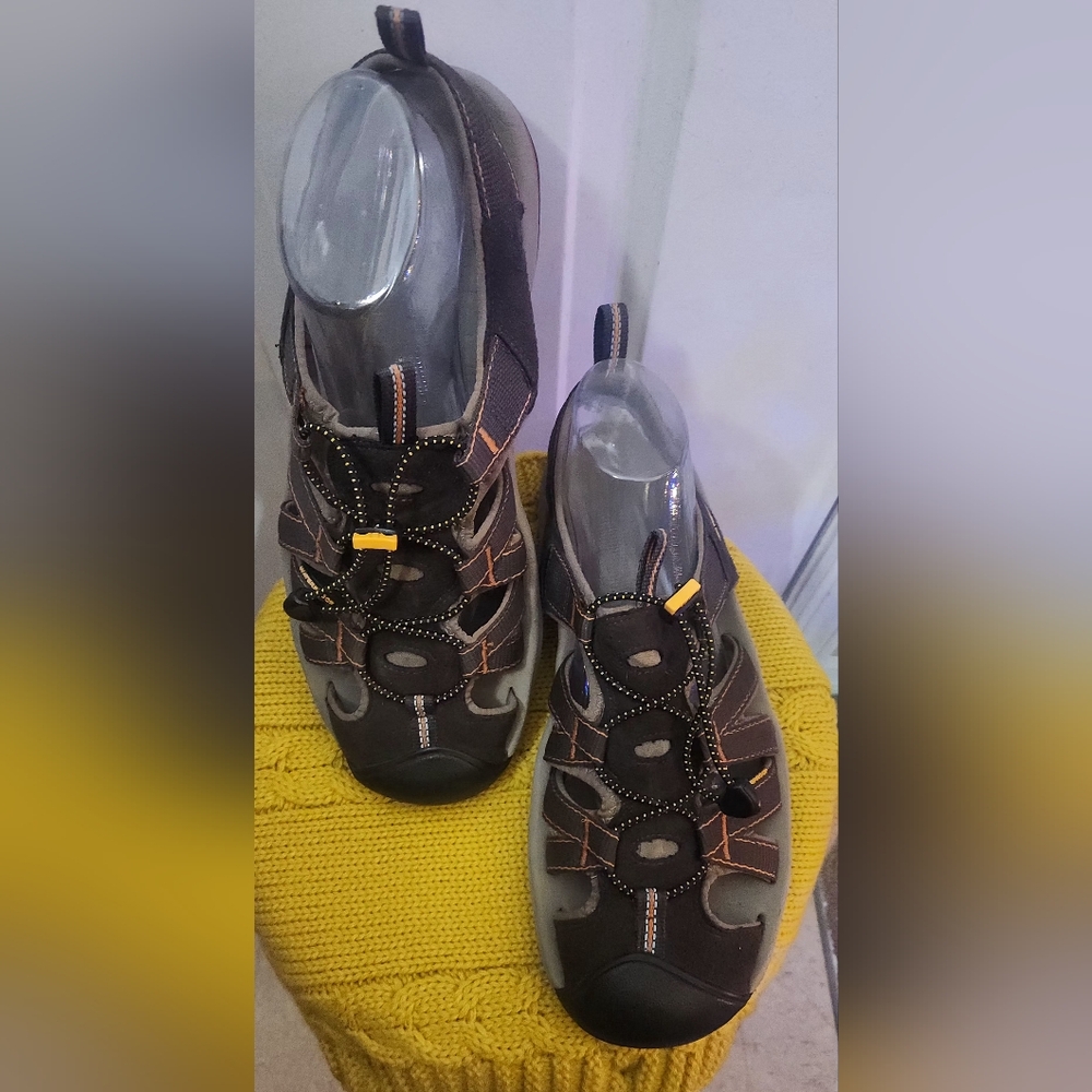 Keen Kanyon Brown Sandals Size 12